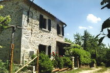 Veronica located in Monticiano, Tuscany, Italy sleeps 4 in 1 bedrooms.