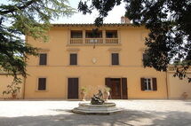 Villa pieve located in Lucignano, Tuscany, Italy sleeps 20 in 10 bedrooms.