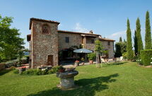 Podere La Villa located in San Casciano In Val Di Pesa, Tuscany, Italy sleeps 6 in 3 bedrooms.