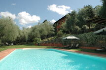 Tenuta Villa La Chiusa Schnautzer - Persefone located in Arliano, Tuscany, Italy sleeps 5 in 2 bedrooms.