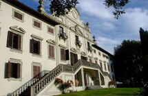Villa Vistarenni - Casina cottage located in Gaiole In Chianti, Tuscany, Italy sleeps 2 in 1 bedrooms.