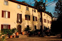 Appartamenti Raffaelli - Leonardo located in Fosciandora, Tuscany, Italy sleeps 7 in 4 bedrooms.