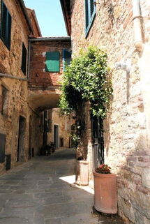 Casa Lina located in Lucignano, Tuscany, Italy sleeps 6 in 3 bedrooms.
