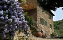 Villa Nello located in Cortona, Tuscany, Italy sleeps 8 in 4 bedrooms.