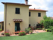 La Ripa located in Pian Di Scò, Tuscany, Italy sleeps 2 in 1 bedrooms.