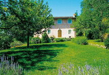 Casa farneti located in Camaiore, Tuscany, Italy sleeps 9 in 5 bedrooms.