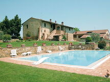Casa renaio located in San Gimignano, Tuscany, Italy sleeps 9 in 4 bedrooms.