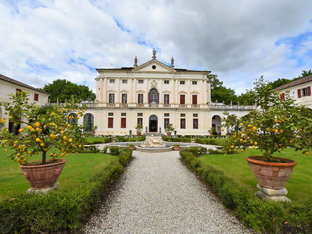 Barchessa Palladio, estate