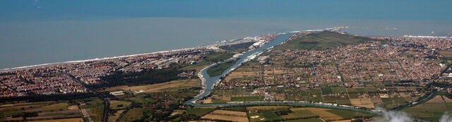 River Tiber meets the sea