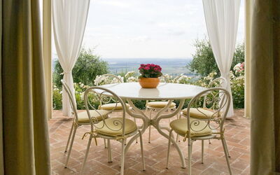 Nel Guasto, dining area