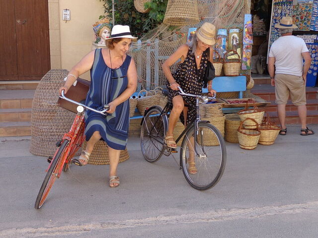 Women cycling in Marzamemi