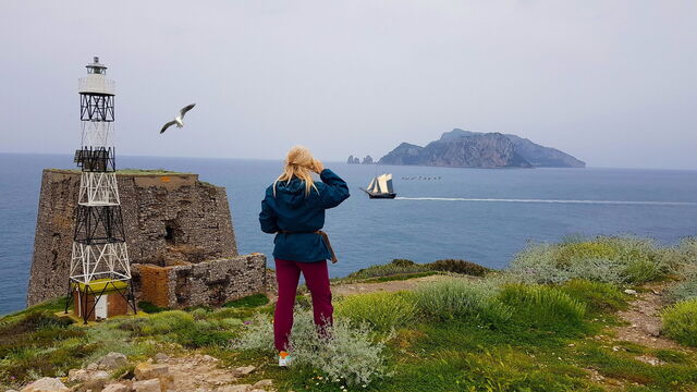 Punta Campanella, Lighthouse and tower