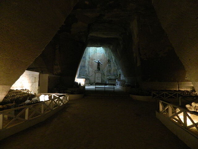 Interior, Cimitero delle Fontanelle