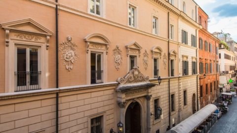 Elegant Spanish Steps Apartment