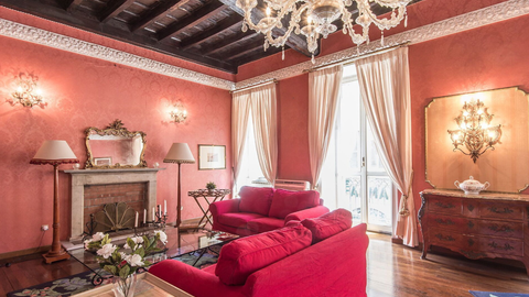 Spanish Steps Top Location, Living Room