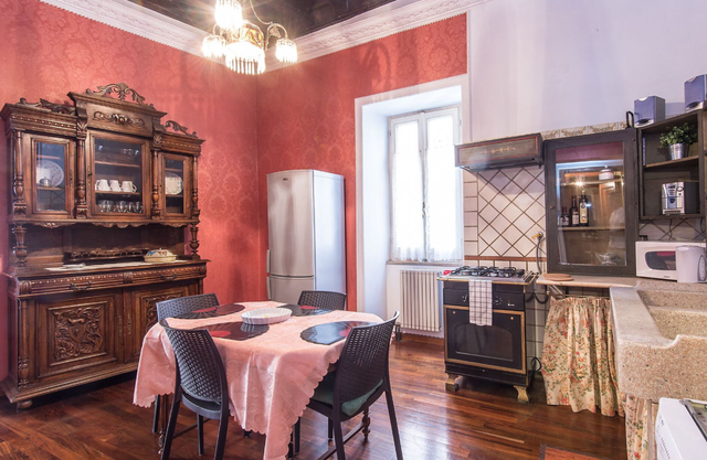 Spanish Steps Top Location, Kitchen