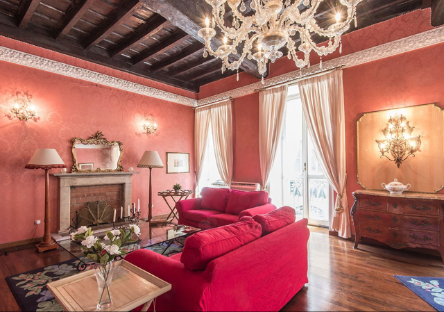Spanish Steps Top Location, Living Room