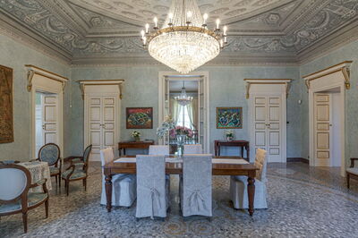 A dining room in Villa Gallietta