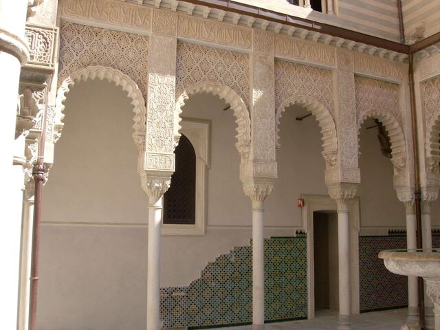 Rochetta Mattei, courtyard