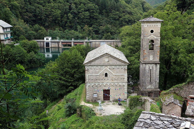 Isola Santa, Church