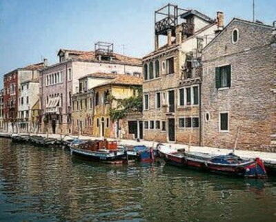 Campo San Trovaso Exterior