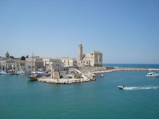 Trani, sea