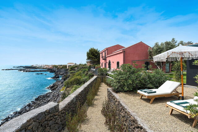 Villa Pozzillo, on the coast