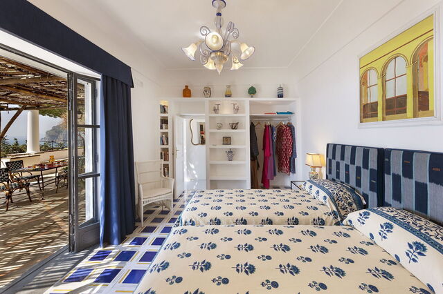 Mansour, bedroom