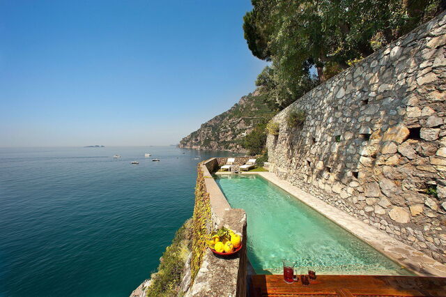 Mansour, pool