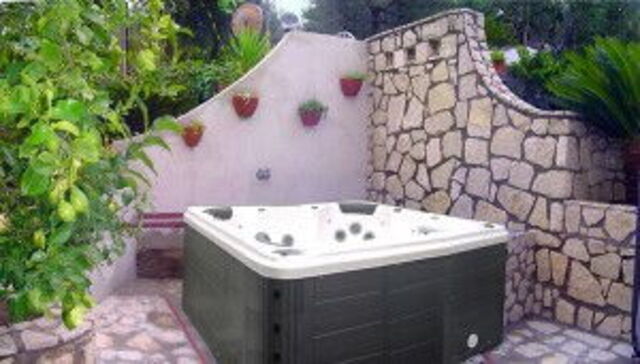 Casale Di Torca Outdoor Jacuzzi