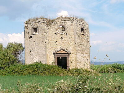Church ruins at San Lorenzo Nuovo