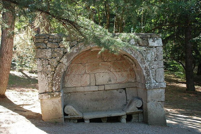 Leaning Bench, Bomarzo