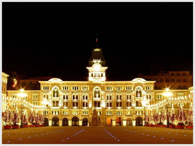 The piazza Unità at night