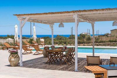 Villa Paolina, pool and gazebo