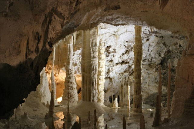 Genga, Caves
