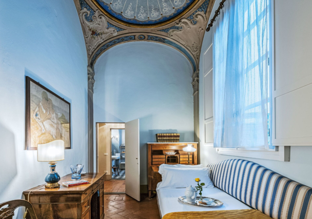 Dimora Del Palazzo Aldobrandini Del Papa, library bedroom