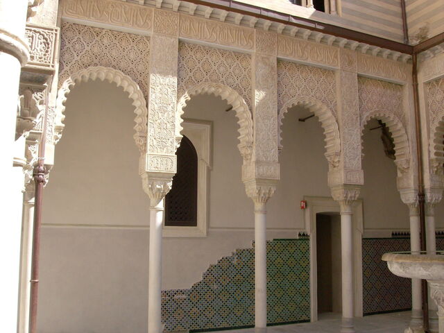 Rochetta Mattei, courtyard