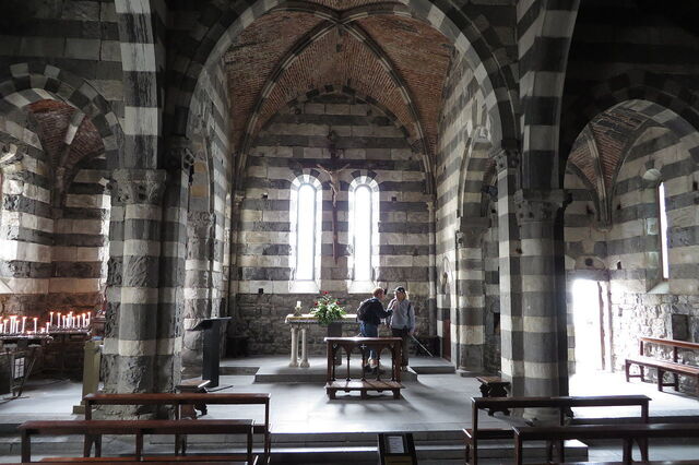 Church of San Pietro, interior