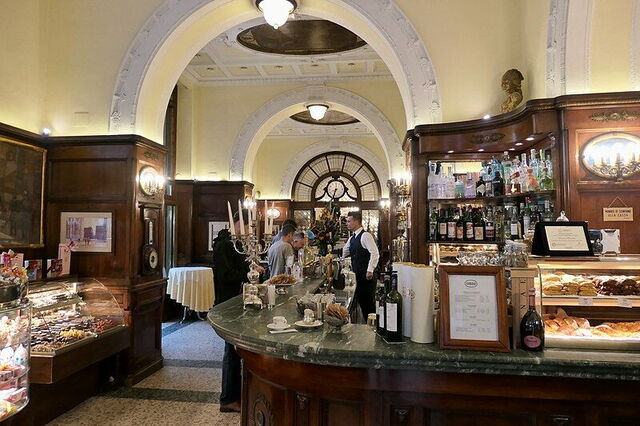 Caffè Gilli, interior