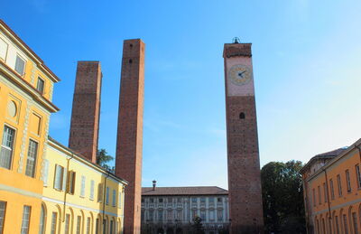Pavia, Towers