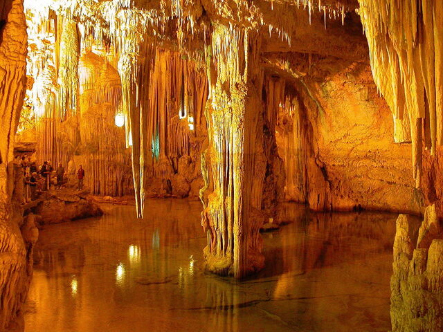 Neptune's Grotto, interior