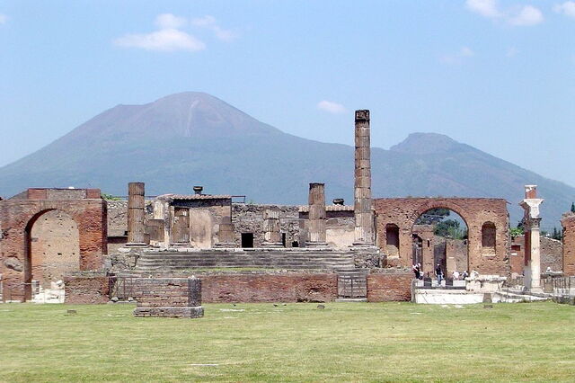 ruins of pompeii town