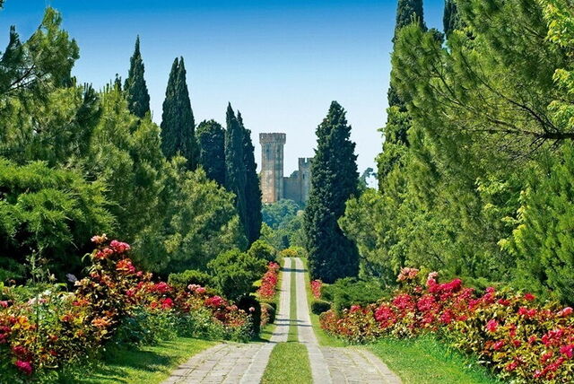 Parco Giardino Sigurtà, Path of the Roses