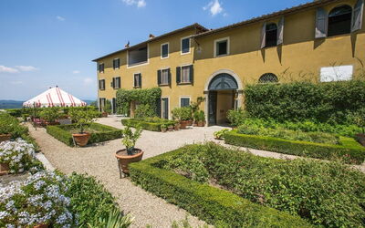 Castello Pandolfini, exterior