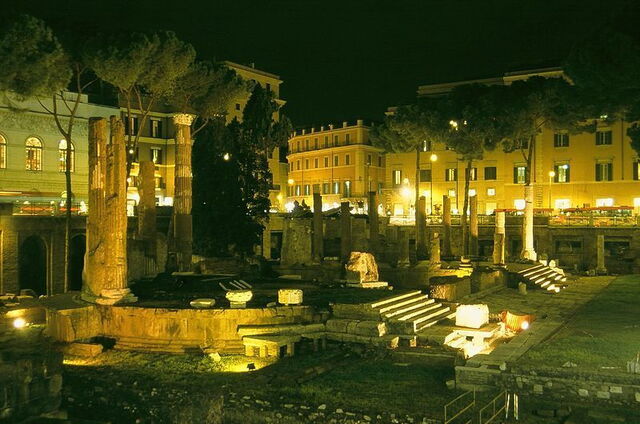 Torre Argentina, by night