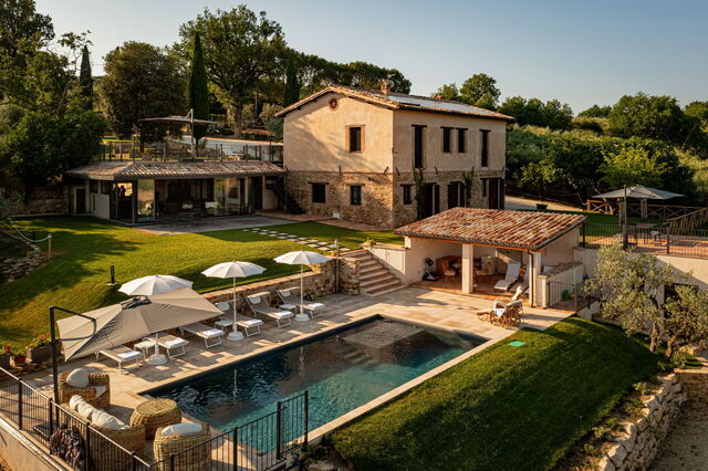 Casale Isidoro, pool
