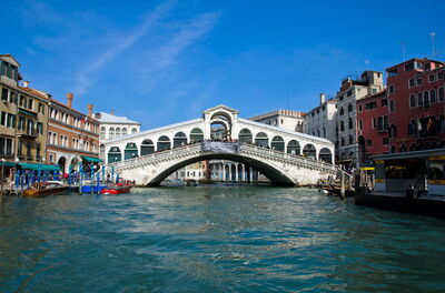 Rialto bridge crossing the Grand Canal