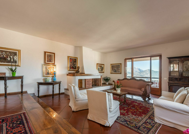 Ruju, Living Room