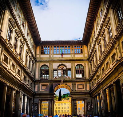 Inner courtyard of Uffizi gallery