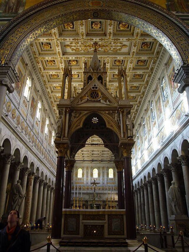 Tabernacle design by Arnolfo di Cambio